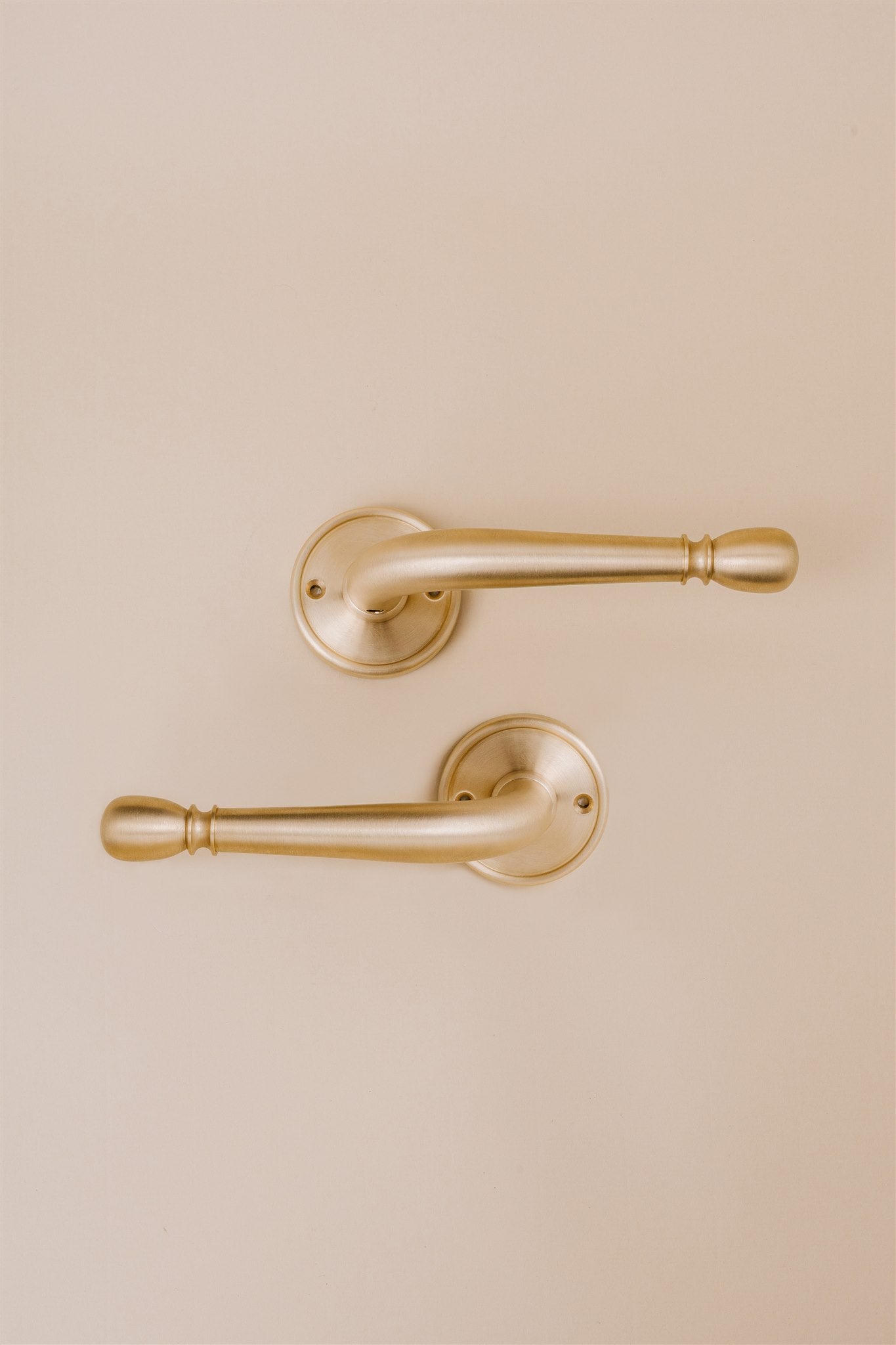 Lun brushed brass door handle set